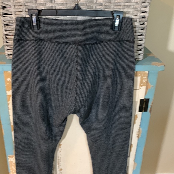 Kyodan Black/Gray Houndstooth Leggings. Size Large - Picture 4 of 7